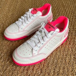 CHANEL logo low-top sneaker. White and hot pink. Size 39.